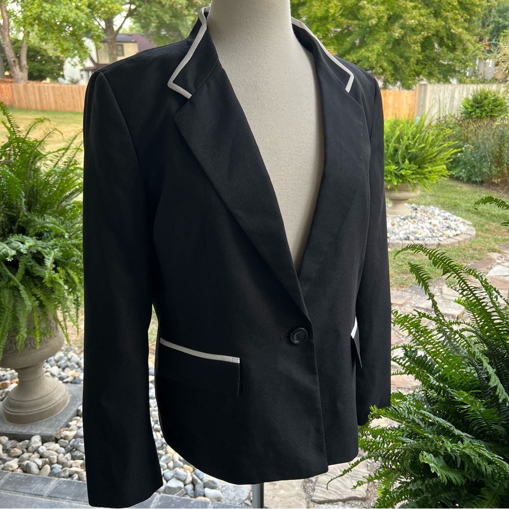 Evan Picone Black Label Blazer Black with White Trim size 12